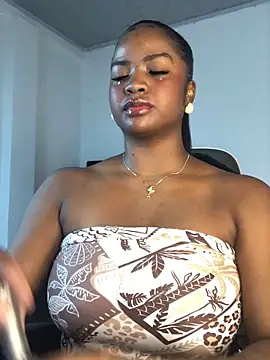 Snapshot of ValerieBlakee chatting on May 17, 12:01 pm ValerieBlakee online show from May 17, 12:01 pm