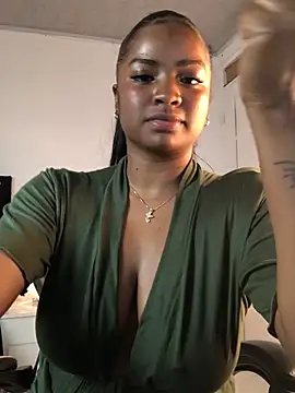 Snapshot of ValerieBlakee chatting on May 18, 12:07 am ValerieBlakee online show from May 18, 12:07 am
