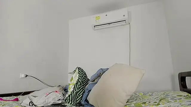 flor herrera01 online show from March 22, 8:51 am