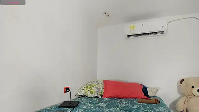 flor herrera01 online show from February 19, 4:19 am