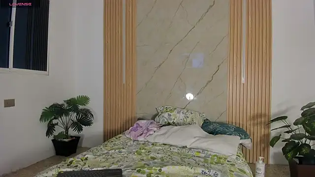 Snapshot of flor_herrera01 chatting on July 17, 2:51 am flor herrera01 online show from July 17, 2:51 am