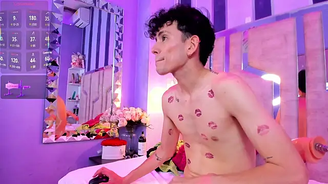 ValentinoMoreti online show from March 21, 7:55 am