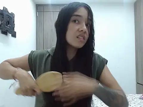 Snapshot of _luna_777 chatting on March 29, 2:44 am luna 777 online show from March 29, 2:44 am