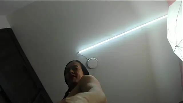 Snapshot of ava-am chatting on March 9, 12:31 am ava-am online show from March 9, 12:31 am