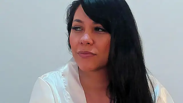 isabellarous- online show from February 7, 7:50 pm