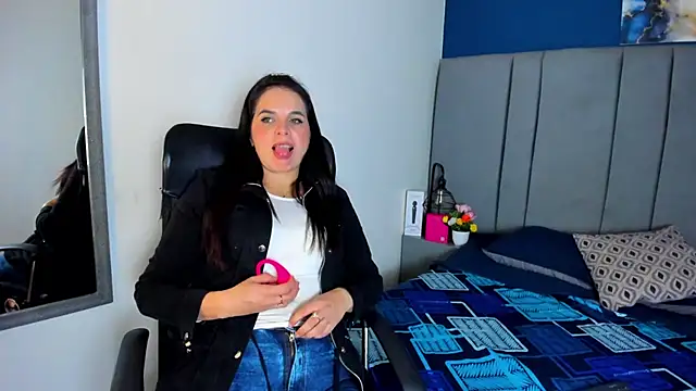 laura hotties online show from February 10, 1:04 pm