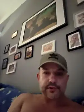 Snapshot of Gaybud chatting on September 13, 8:58 am Gaybud online show from September 13, 8:58 am