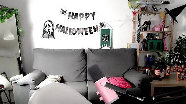 Della Ideal online show from October 28, 9:46 am