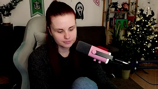 Della Ideal online show from December 22, 6:05 pm