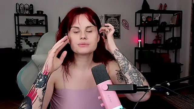 Snapshot of Della_Ideal chatting on April 20, 5:37 pm Della Ideal online show from April 20, 5:37 pm