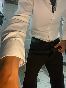 rogerdik76 online show from March 27, 6:30 am