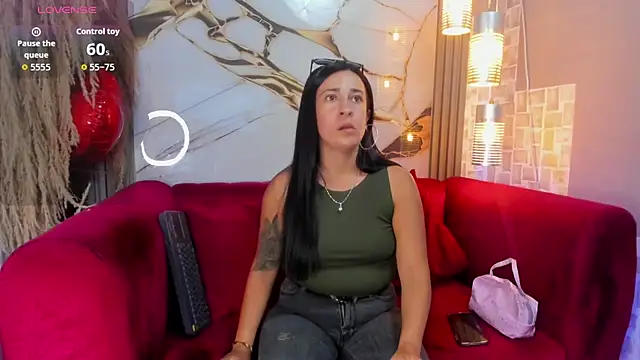 Snapshot of Bella_williamss_ chatting on June 9, 7:47 pm Bella williamss online show from June 9, 7:47 pm