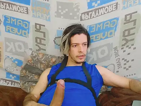 Snapshot of blondetwink chatting on April 16, 5:14 pm blondetwink online show from April 16, 5:14 pm