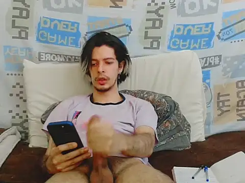 Snapshot of blondetwink chatting on April 29, 3:49 pm blondetwink online show from April 29, 3:49 pm