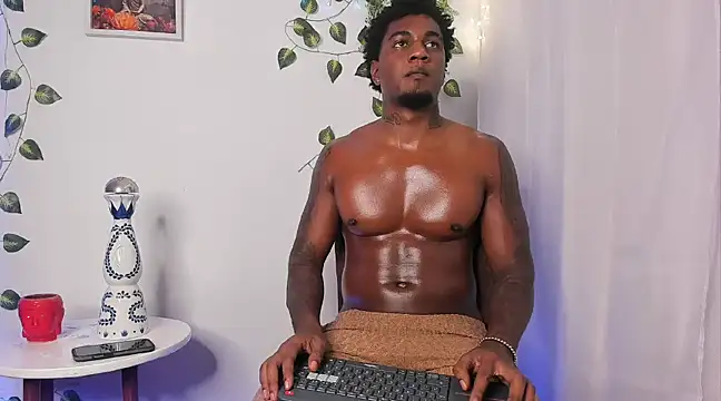 Snapshot of LOGAN_DRAKE chatting on March 3, 3:52 am LOGAN DRAKE online show from March 3, 3:52 am