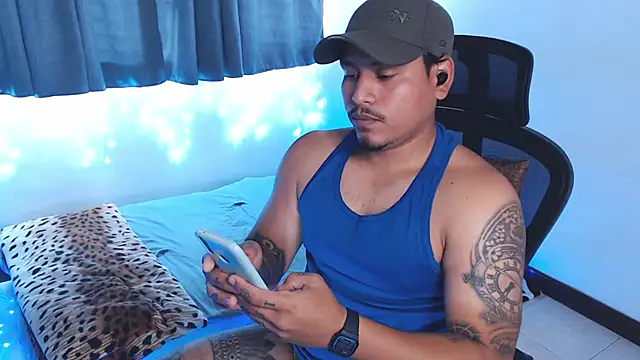 Snapshot of maxflurry_ chatting on February 20, 6:41 pm maxflurry online show from February 20, 6:41 pm