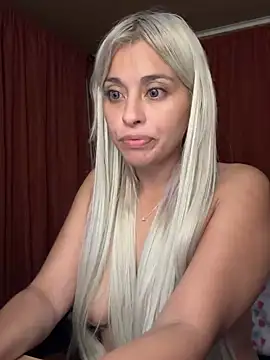 Snapshot of WhiteSnow09 chatting on March 5, 4:34 am WhiteSnow09 online show from March 5, 4:34 am