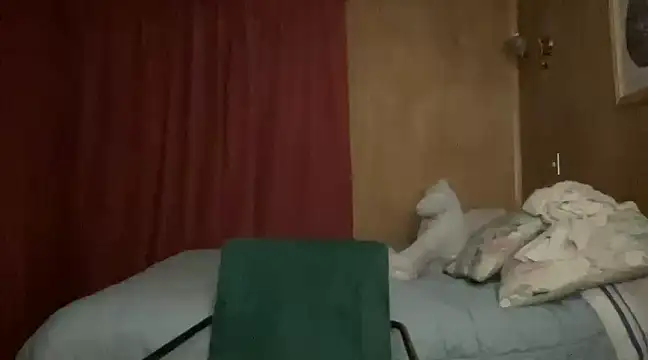 Snapshot of WhiteSnow09 chatting on March 9, 1:46 am WhiteSnow09 online show from March 9, 1:46 am