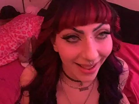 ChrryFoxx online show from April 10, 7:35 am