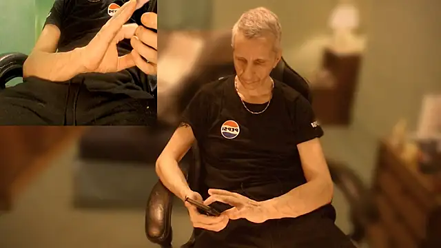 Snapshot of maxdaddy690 chatting on December 31, 2:03 pm maxdaddy690 online show from December 31, 2:03 pm