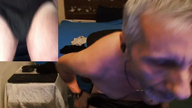 Snapshot of maxdaddy690 chatting on September 13, 9:03 pm maxdaddy690 online show from September 13, 9:03 pm