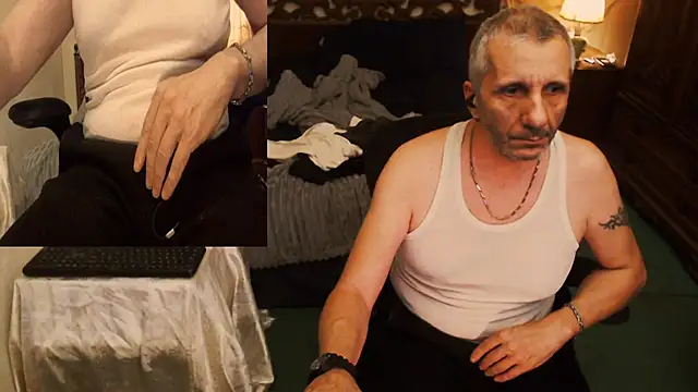 Snapshot of maxdaddy690 chatting on October 2, 10:50 pm maxdaddy690 online show from October 2, 10:50 pm