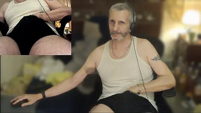 maxdaddy690 online show from May 18, 10:26 pm