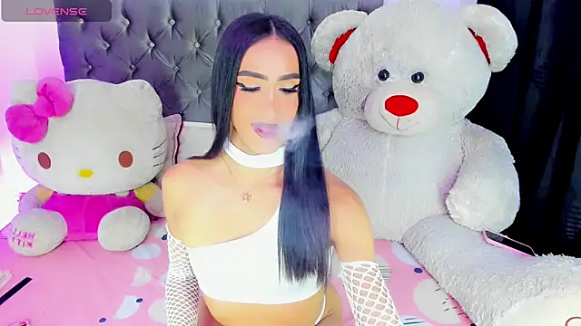 Snapshot of Julie_Lovelyx1 chatting on May 3, 3:01 am Julie Lovelyx1 online show from May 3, 3:01 am
