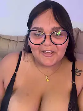 Snapshot of thataa_paixao chatting on September 8, 4:50 pm thataa paixao online show from September 8, 4:50 pm