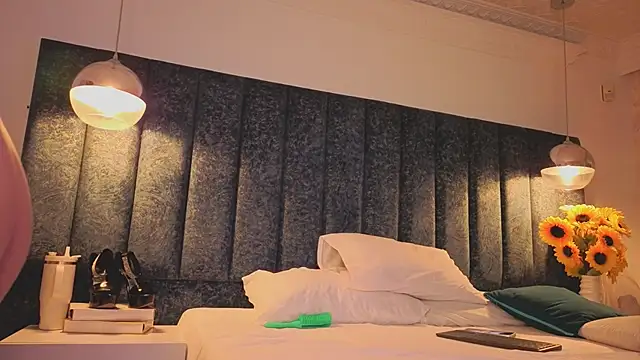 Ariannaa Suarez1 online show from February 17, 7:42 pm