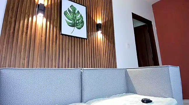 Snapshot of emily_kim chatting on March 5, 3:40 am emily kim online show from March 5, 3:40 am