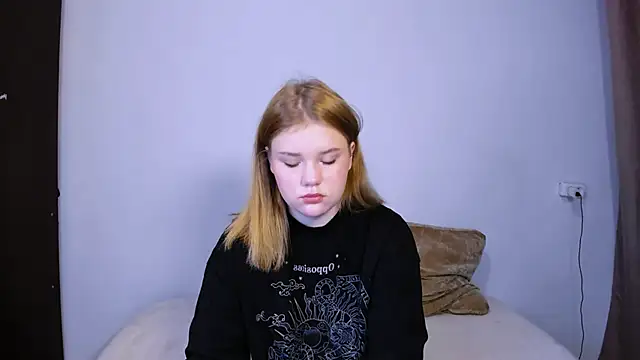 LaseyMoon online show from September 29, 11:26 am