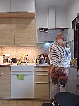 Emma Milf25 online show from December 18, 3:07 pm