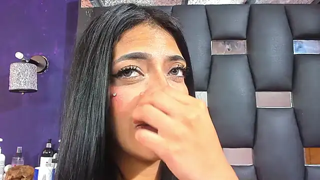 EMYCLARK01 online show from December 4, 3:32 pm