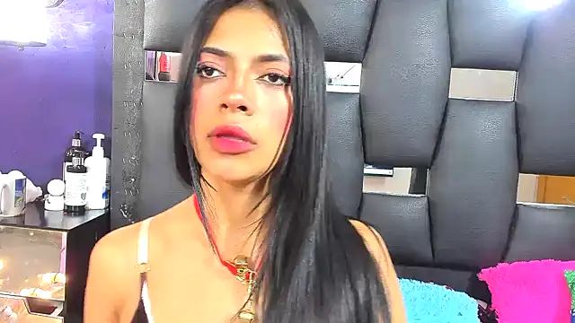 EMYCLARK01 online show from December 15, 11:25 am