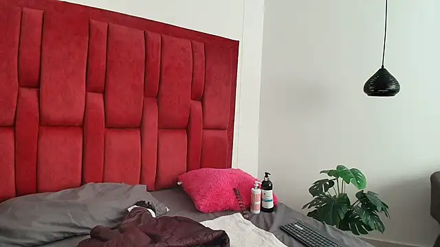 Vaiolett Smith online show from March 12, 2:01 pm