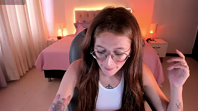 Emily Warren  online show from September 16, 7:59 pm