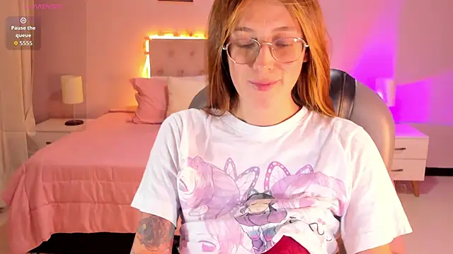 Emily Warren  online show from March 12, 8:04 pm