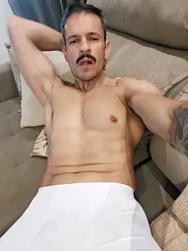 Snapshot of juniortche1313 chatting on February 27, 5:04 pm juniortche1313 online show from February 27, 5:04 pm