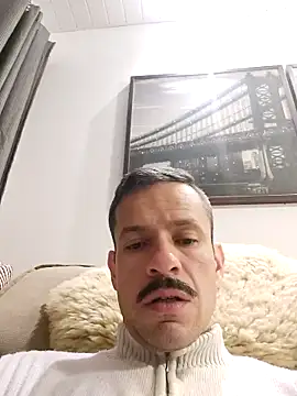 Snapshot of juniortche1313 chatting on October 22, 2:12 am juniortche1313 online show from October 22, 2:12 am