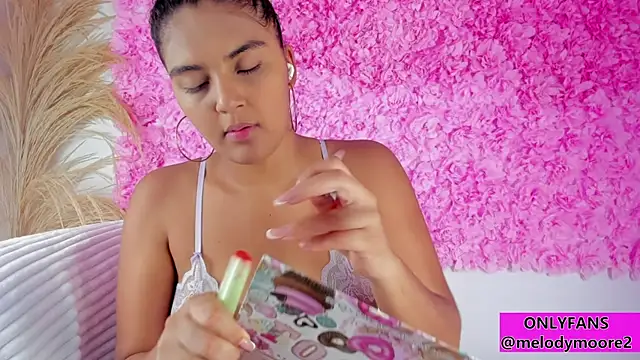 Melodymoore  online show from November 24, 2:33 am