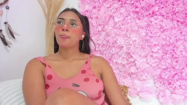 Melodymoore  online show from February 5, 9:19 pm