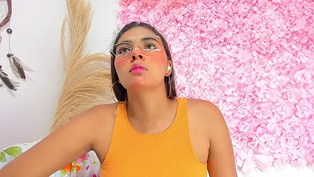 Melodymoore  online show from February 18, 1:23 am