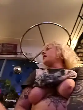 Foxxyhoneypott online show from April 23, 12:29 pm