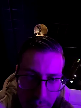 Snapshot of luckyluuk25 chatting on February 25, 6:42 pm luckyluuk25 online show from February 25, 6:42 pm