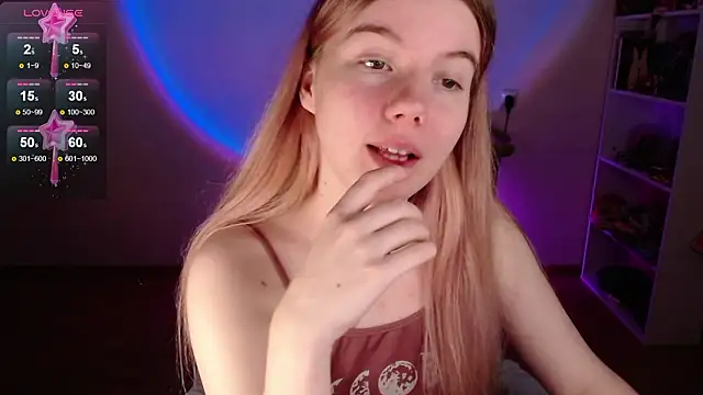 Snapshot of Strawberry_juli chatting on February 21, 2:12 am Strawberry juli online show from February 21, 2:12 am