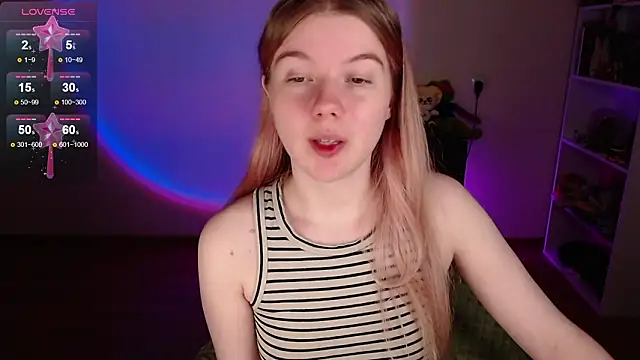 Snapshot of Strawberry_juli chatting on March 12, 2:39 am Strawberry juli online show from March 12, 2:39 am