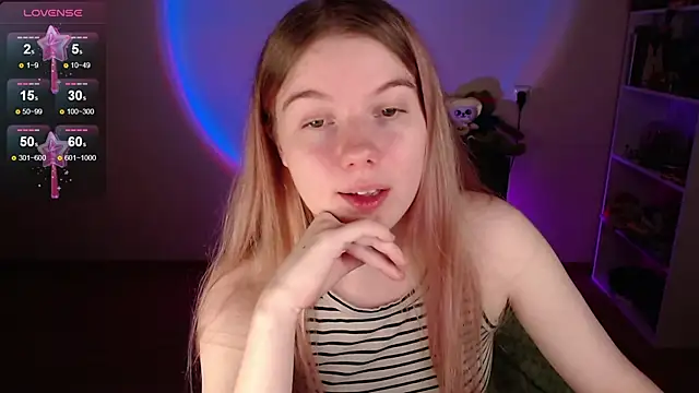 Snapshot of Strawberry_juli chatting on March 14, 11:37 am Strawberry juli online show from March 14, 11:37 am