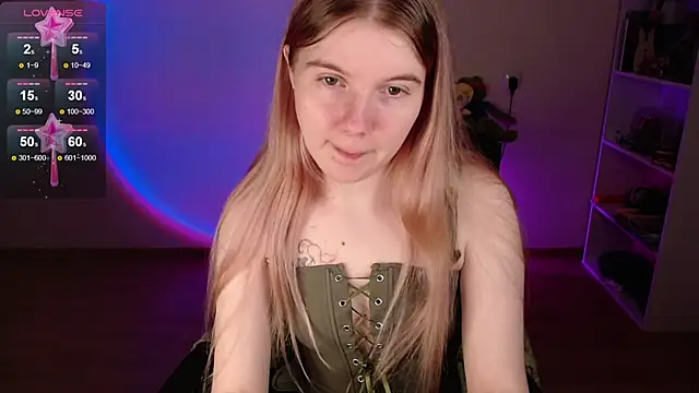 Snapshot of Strawberry_juli chatting on March 21, 3:26 pm Strawberry juli online show from March 21, 3:26 pm