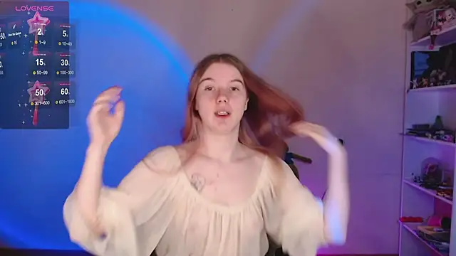 Snapshot of Strawberry_juli chatting on March 28, 11:32 am Strawberry juli online show from March 28, 11:32 am